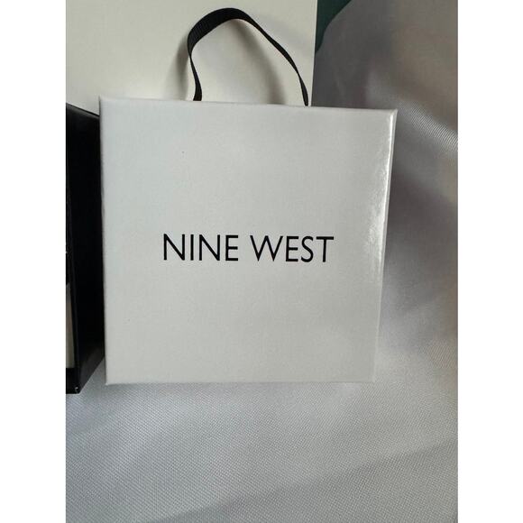 Nine West Silver-Toned Bracelet & Heart Earring Jewelry Gift Set NIB - Picture 7 of 9